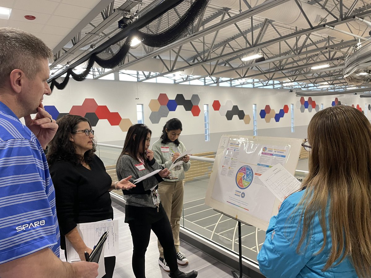 JoriBowen's tweet image. D117 kick off to the new portrait of a graduate and strategic plan was inspiring! So proud of our students choosing to be involved in the process! #D117 #BeAnEagle #SequoitPride