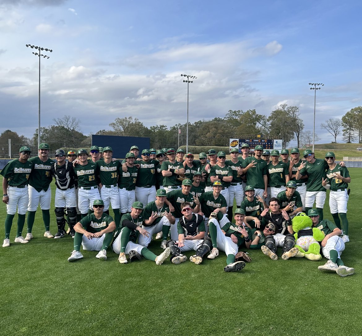BelhavenBSB's tweet photo. Blazers WWWWWWINNNNNNNN!!!!!!

9 unanswered to complete the comeback and clinch the series

#GoBlazers https://t.co/9cweqwxZJE