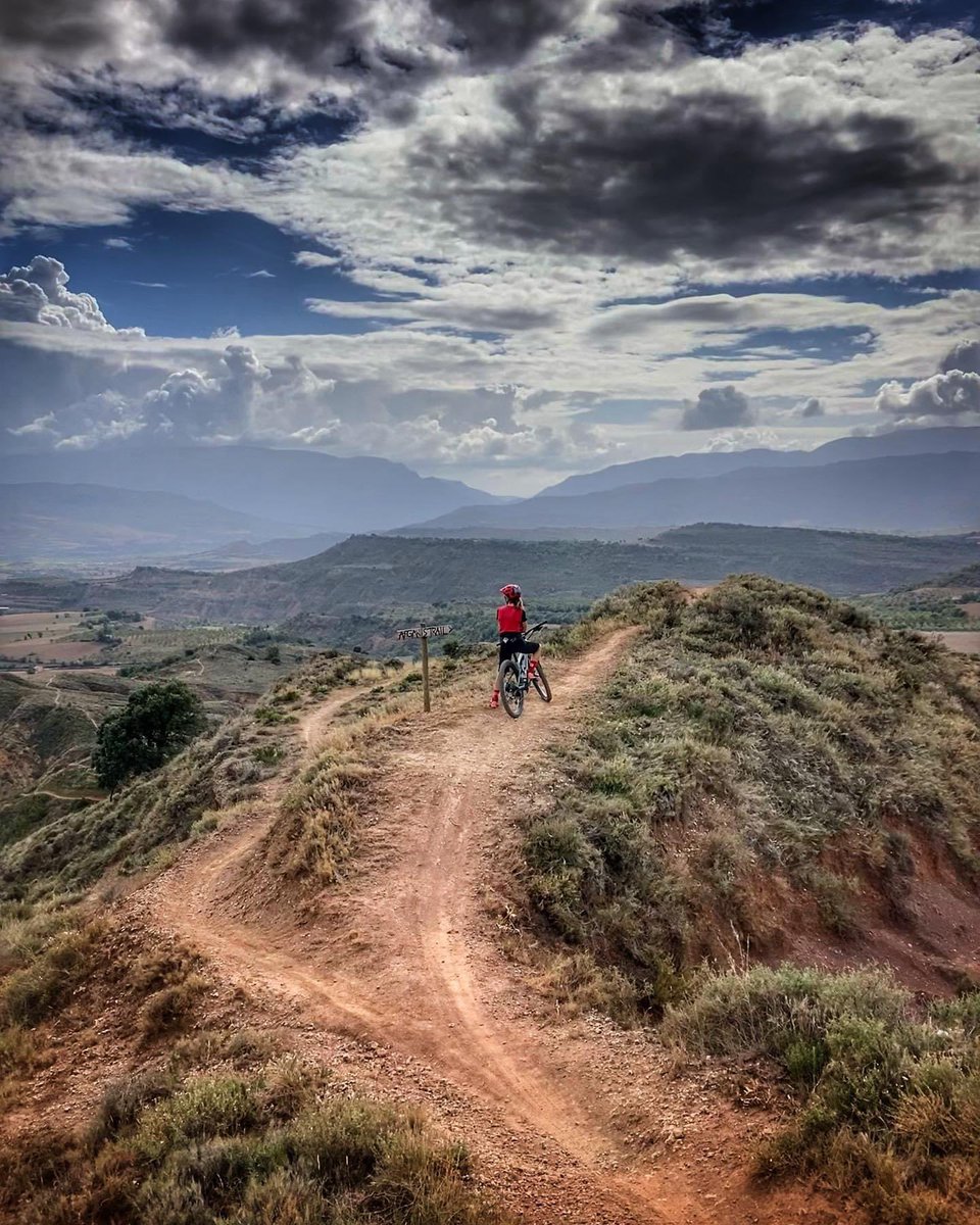 LoPodall's tweet photo. 👉🏻 https://t.co/si1Wzt10Gm
🗓️ 27 de maig
Repte MegaTAMPANADA
💥Enllaça les 3 zones 🔝 del territori Lo Podall by INTENSE:
⛰️Zona Roques Pelades
⛰️ Zona Antenes
⛰️ Zona Serengueti
54km / 1.800m
#latampanada #territorilopodallbyintense #lopodall #intensecycles https://t.co/eW8NEZML4y