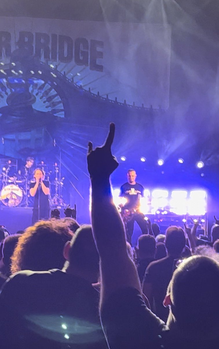 Shan_Mitchell's tweet photo. Still can’t get over the show last night- amazing! 🤘 @alterbridge @SXMOctane https://t.co/fwp1gSI0tU