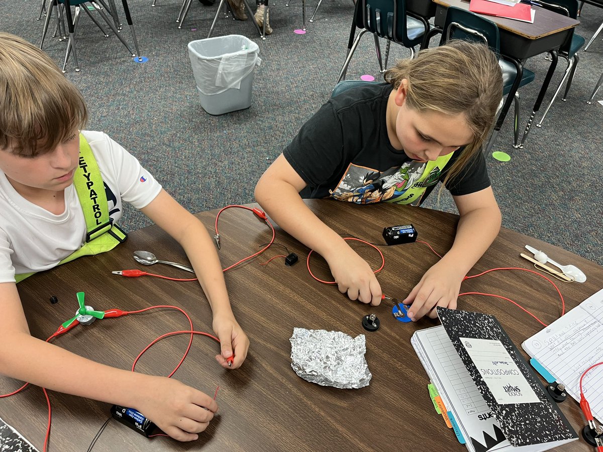 Observing the life cycle of a butterfly, using a solar cooker for hot dogs and investigating insulators and conductors on a circuit…whew!  What a whirlwind two days <a href="/EMETweets/">Bobcat Pride</a> !!  So exhausting but SO fun!  <a href="/KinardsConnect1/">Kinard’s Connections</a> <a href="/Ashley51869918/">Ashley Kemp</a>