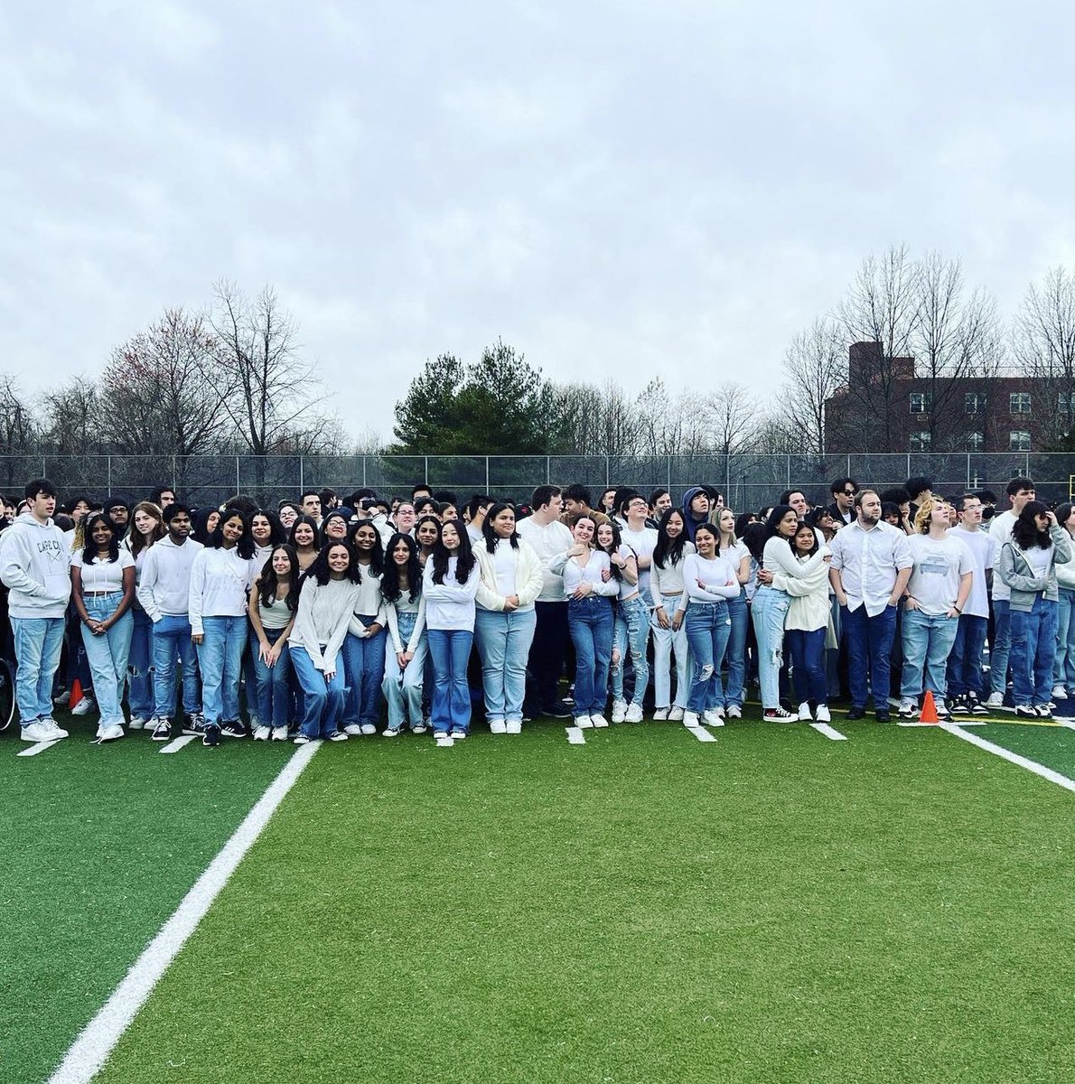Ms_McLoughlin's tweet photo. 2️⃣3️⃣ That’s a wrap on senior class photo day!
#FalconsSOAR #FalconsPride #FalconsAllDayEveryDay #FalconJournalists #SEWHSJournalism #ClassOf2023 #Seniors23 #Falcons23 #ClassPicture @sewfalcons @visiontech_inc @CSD31SI https://t.co/wWWXbzxvCD