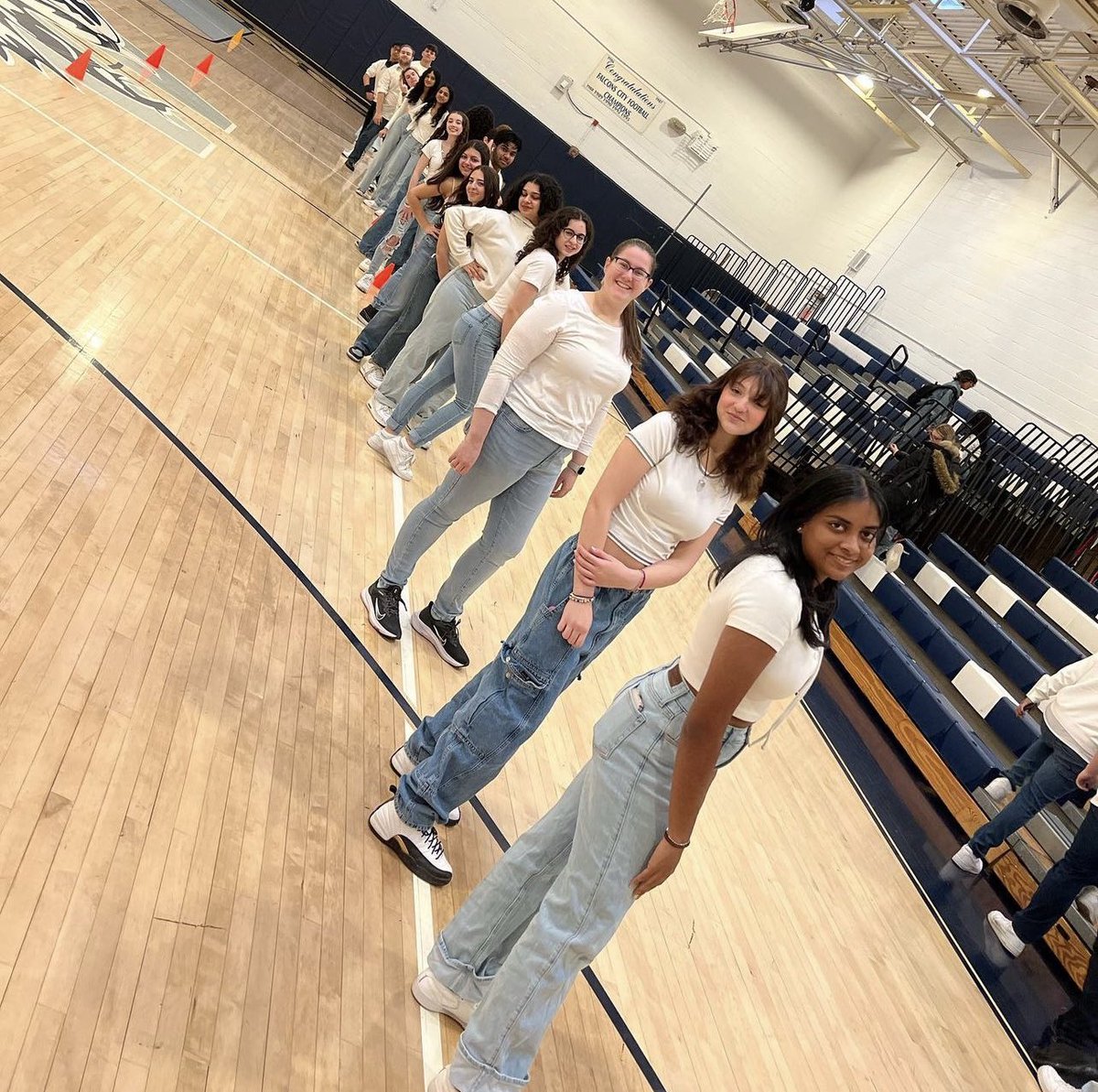 Ms_McLoughlin's tweet photo. 2️⃣3️⃣ That’s a wrap on senior class photo day!
#FalconsSOAR #FalconsPride #FalconsAllDayEveryDay #FalconJournalists #SEWHSJournalism #ClassOf2023 #Seniors23 #Falcons23 #ClassPicture @sewfalcons @visiontech_inc @CSD31SI https://t.co/wWWXbzxvCD