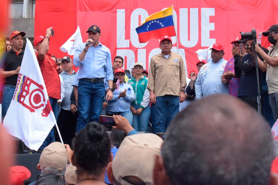 DiarioTalCual's tweet photo. Ministro de Industrias promete recuperación mensual del salario de trabajadores de la CVG #TalCual #ClaroyRaspao #SíLuis https://t.co/JpzzZHGTOD https://t.co/0UwHlbSzpk