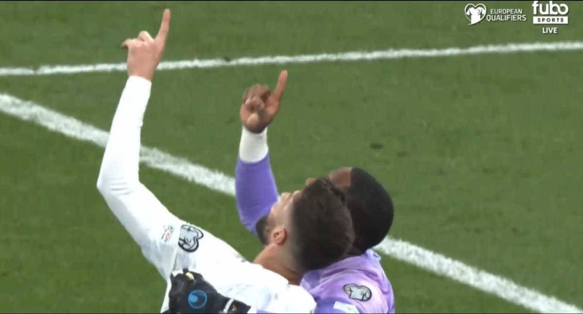 _BeFootball's tweet photo. Olivier Giroud x Maignan ✝️❤️ https://t.co/o2BzF3DZ0p
