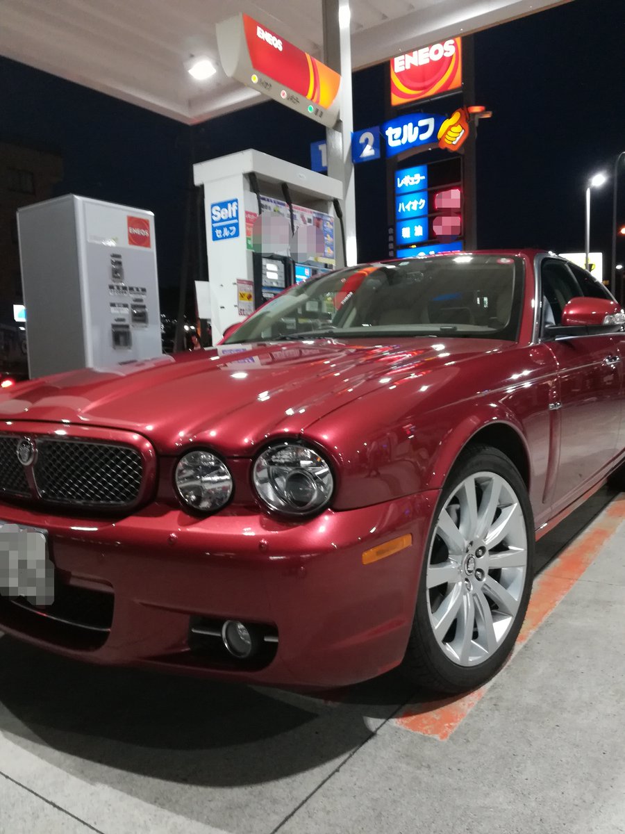 happylife1taka's tweet photo. 【悲報】

せっかく汚れてたjaguarxjの洗車が終わったと
思ったら、雨でまた汚れる・・・(´；ω；`)ｳｩｩ

晴れたら、またピカピカにするからね

割と長く乗ってるハイオク車
電気EV車の時代に抗い頑張ってます
#ジャガー　#jaguar #jaguarxj #x358 #ガソリン車
#車好きな人と繋がりたい #車好き女子 https://t.co/O0DvgrFCjP