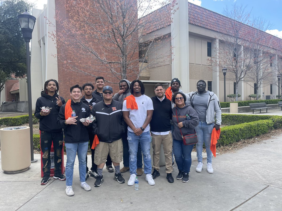 ReedleyCFB's tweet photo. It was a honor to be part of the Student Athlete Panel at the Men of Color Summit today! #RcCulture #Family @Coachtjjennings rocked the house and gave us the good word! If we can’t build w/ you, then we can’t chill with you. https://t.co/9hO5itwkXC
