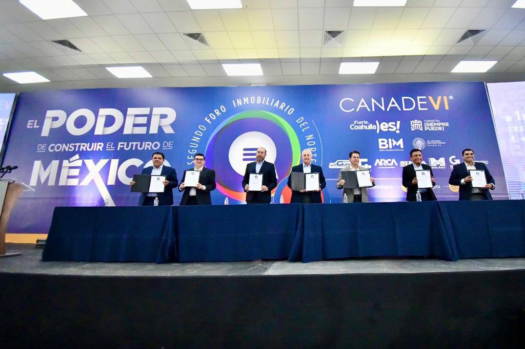 Durante el evento, firmamos el Pacto por el Desarrollo Inmobiliario en la Zona Metropolitana de La Laguna, con el cual fortalecemos el trabajo en conjunto para impulsar la industria del desarrollo inmobiliario en la región. #TorreónSiemprePuede