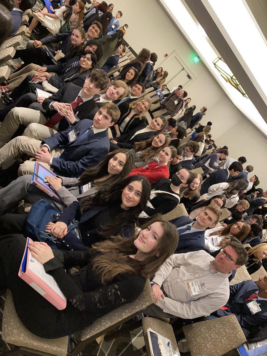 BronxvilleTenn1's tweet photo. Opening ceremonies!!! #bxvmun #eaglemunc https://t.co/Ny6x6m61Xa