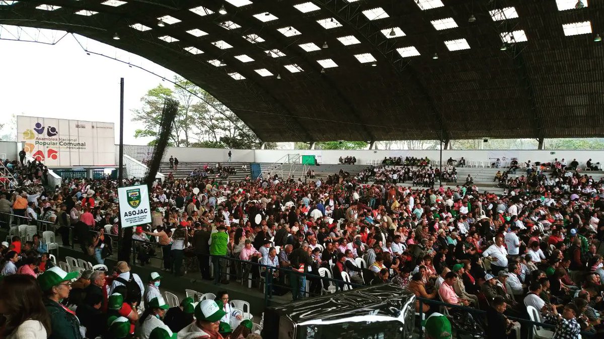 JaisonComunes's tweet image. #Comunal 🌹🚩🕊️✊Nos encontramos participando del Primer día de la Asamblea Nacional Popular que se está realizando en la universidad Nacional de Colombia, Hoy su instalación contó con la presencia de miles de dirigentes Comunales de todas partes del País.