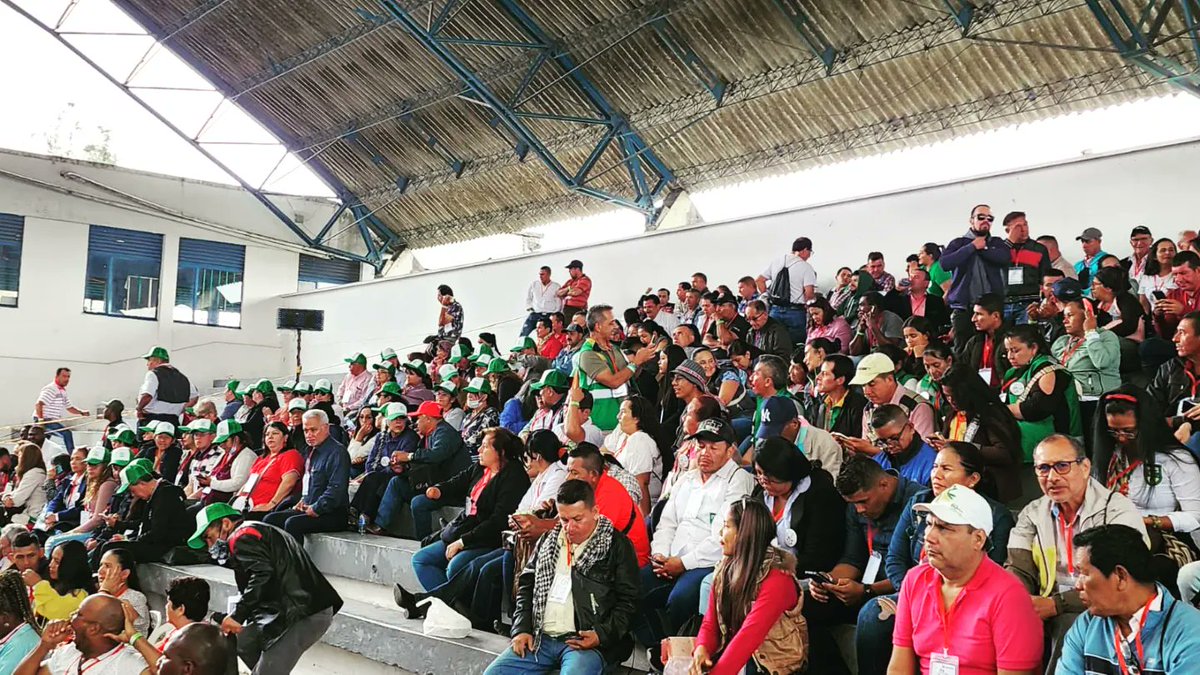 JaisonComunes's tweet image. #Comunal 🌹🚩🕊️✊Nos encontramos participando del Primer día de la Asamblea Nacional Popular que se está realizando en la universidad Nacional de Colombia, Hoy su instalación contó con la presencia de miles de dirigentes Comunales de todas partes del País.