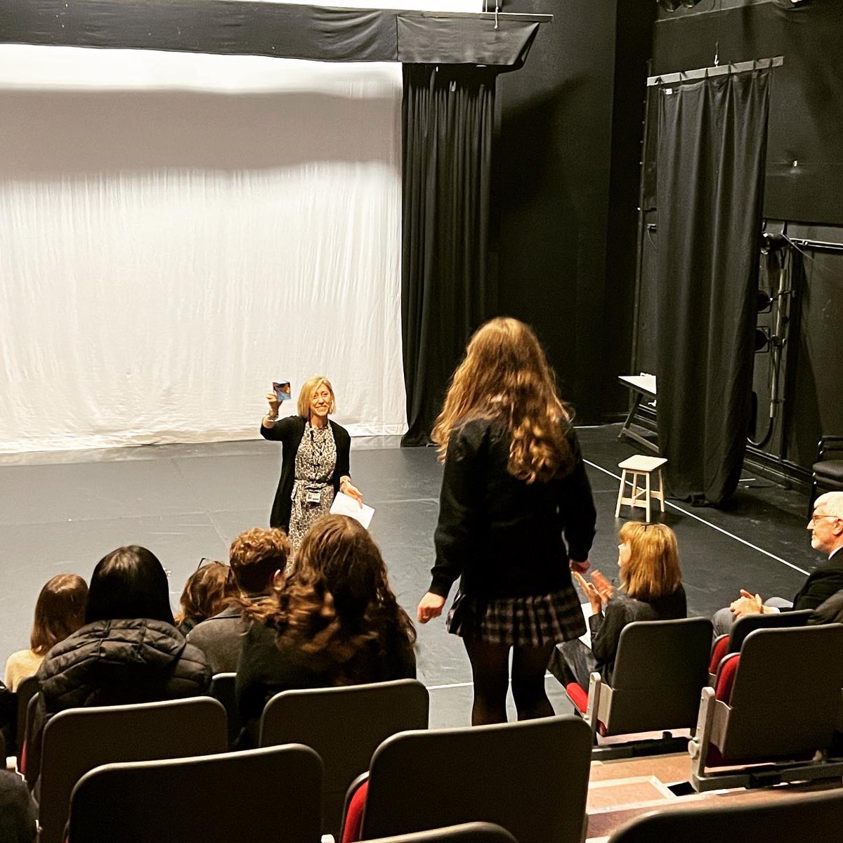 CharlestonBedes's tweet photo. tutors also nominated tutee awards in our final house assembly: (by tutor group)
Mrs Arduino: tilly 
Mrs Johnson: Zara 
Miss Christie :  noor 
Mr Froom:Grace 
Mrs Lewis: Georgie 
Mr Manos: Ellie
Mr Sealy: maddie
Mr Wise: Millie 
Mr Slinger: Issy
Mrs King: Veronica 
Welldone💗 https://t.co/bbGI0jH5Vh