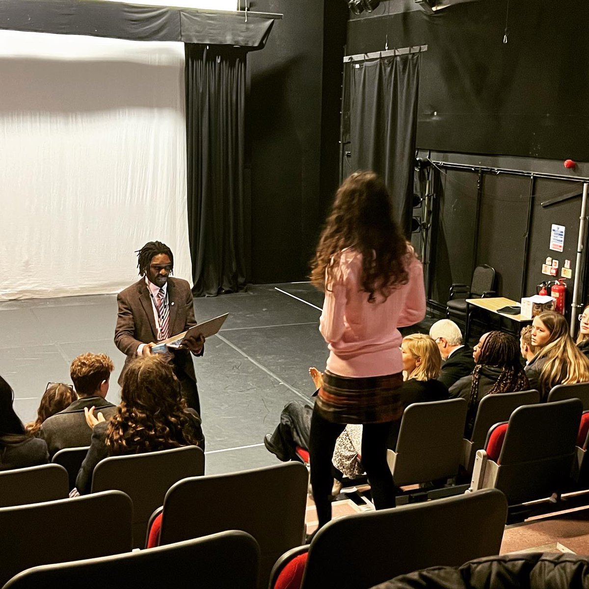 CharlestonBedes's tweet photo. tutors also nominated tutee awards in our final house assembly: (by tutor group)
Mrs Arduino: tilly 
Mrs Johnson: Zara 
Miss Christie :  noor 
Mr Froom:Grace 
Mrs Lewis: Georgie 
Mr Manos: Ellie
Mr Sealy: maddie
Mr Wise: Millie 
Mr Slinger: Issy
Mrs King: Veronica 
Welldone💗 https://t.co/bbGI0jH5Vh