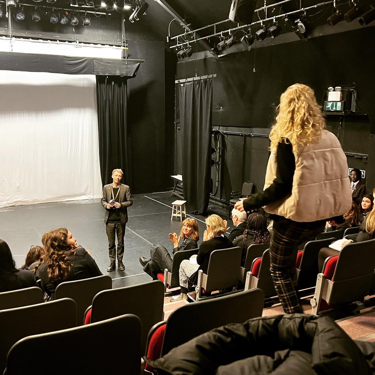 CharlestonBedes's tweet photo. tutors also nominated tutee awards in our final house assembly: (by tutor group)
Mrs Arduino: tilly 
Mrs Johnson: Zara 
Miss Christie :  noor 
Mr Froom:Grace 
Mrs Lewis: Georgie 
Mr Manos: Ellie
Mr Sealy: maddie
Mr Wise: Millie 
Mr Slinger: Issy
Mrs King: Veronica 
Welldone💗 https://t.co/bbGI0jH5Vh
