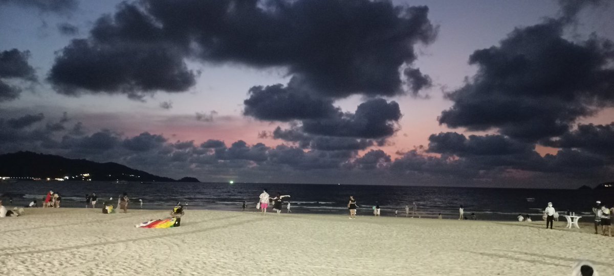 deepa_mn's tweet photo. Shades of sky.... https://t.co/eZg1ubLBOE