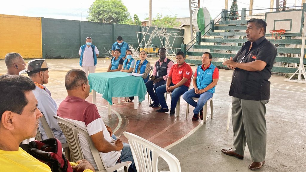DPS_LosRios's tweet photo. #Jujan | La directora del Distrito de @Salud_Ec, @pattyalvarezch, cumplió agenda de trabajo en el cantón:
✅ Reunión con autoridades locales para articular acciones en materia de salud
✅ Revisión de la infraestructura y operatividad del Centro de Salud Alfredo Baquerizo Moreno https://t.co/2RUiXz0cF7