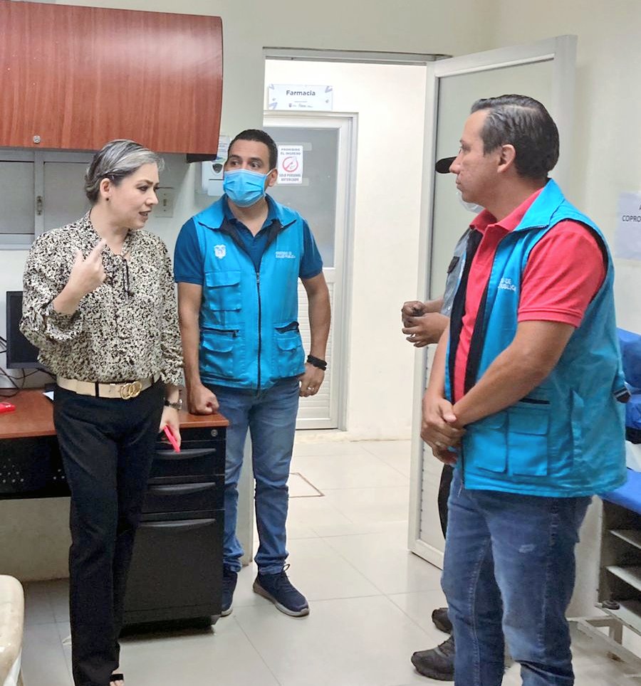 DPS_LosRios's tweet photo. #Jujan | La directora del Distrito de @Salud_Ec, @pattyalvarezch, cumplió agenda de trabajo en el cantón:
✅ Reunión con autoridades locales para articular acciones en materia de salud
✅ Revisión de la infraestructura y operatividad del Centro de Salud Alfredo Baquerizo Moreno https://t.co/2RUiXz0cF7