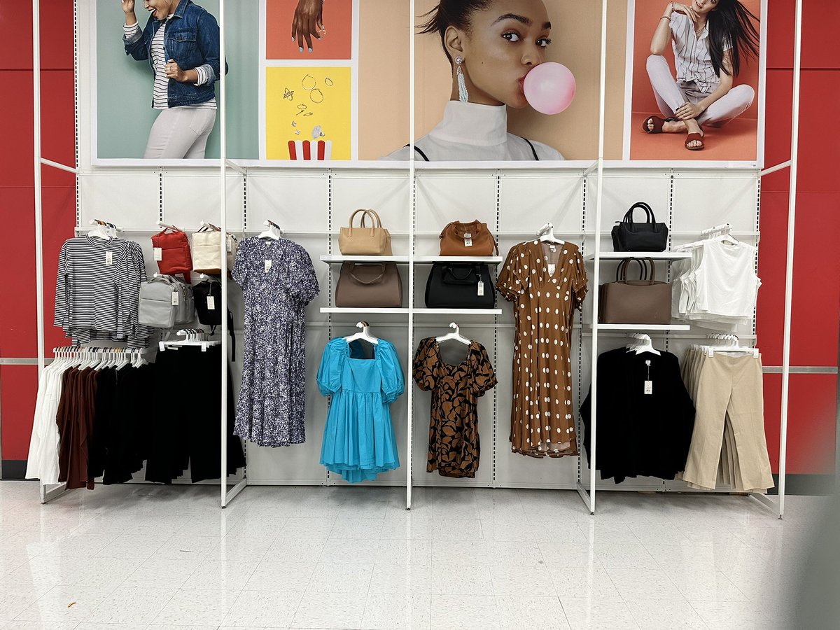 RaulitoVm1888's tweet image. Love utilizing our extra A&amp;amp;A wall space for some remerchandising to make statements #UniversalThread / #ANewDay / #Accessories