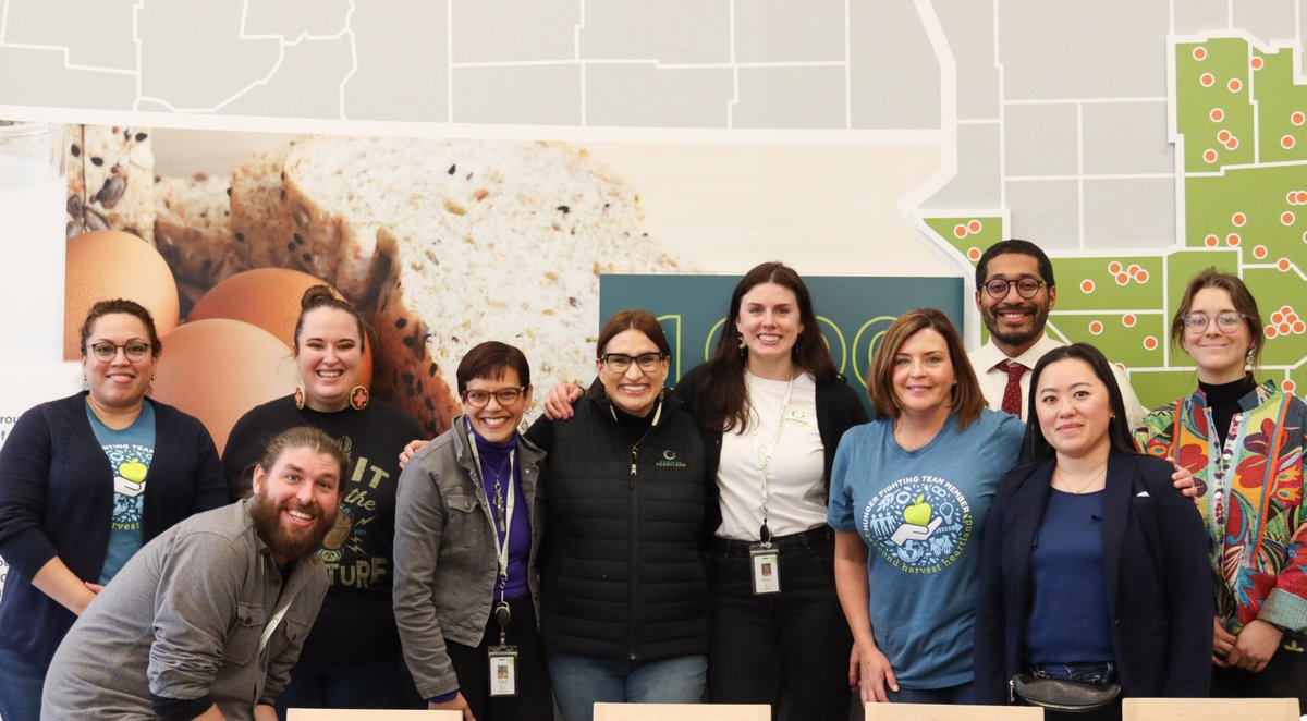 2harvest's tweet photo. We're so grateful that @LtGovFlanagan and her team made the #TimeToGive today by helping pack potatoes that will end up at food shelves across MN. To help get food on tables and offer support where it’s needed most, check out volunteering options at https://t.co/GhQwGDqSbq. https://t.co/jAWZRCcauX