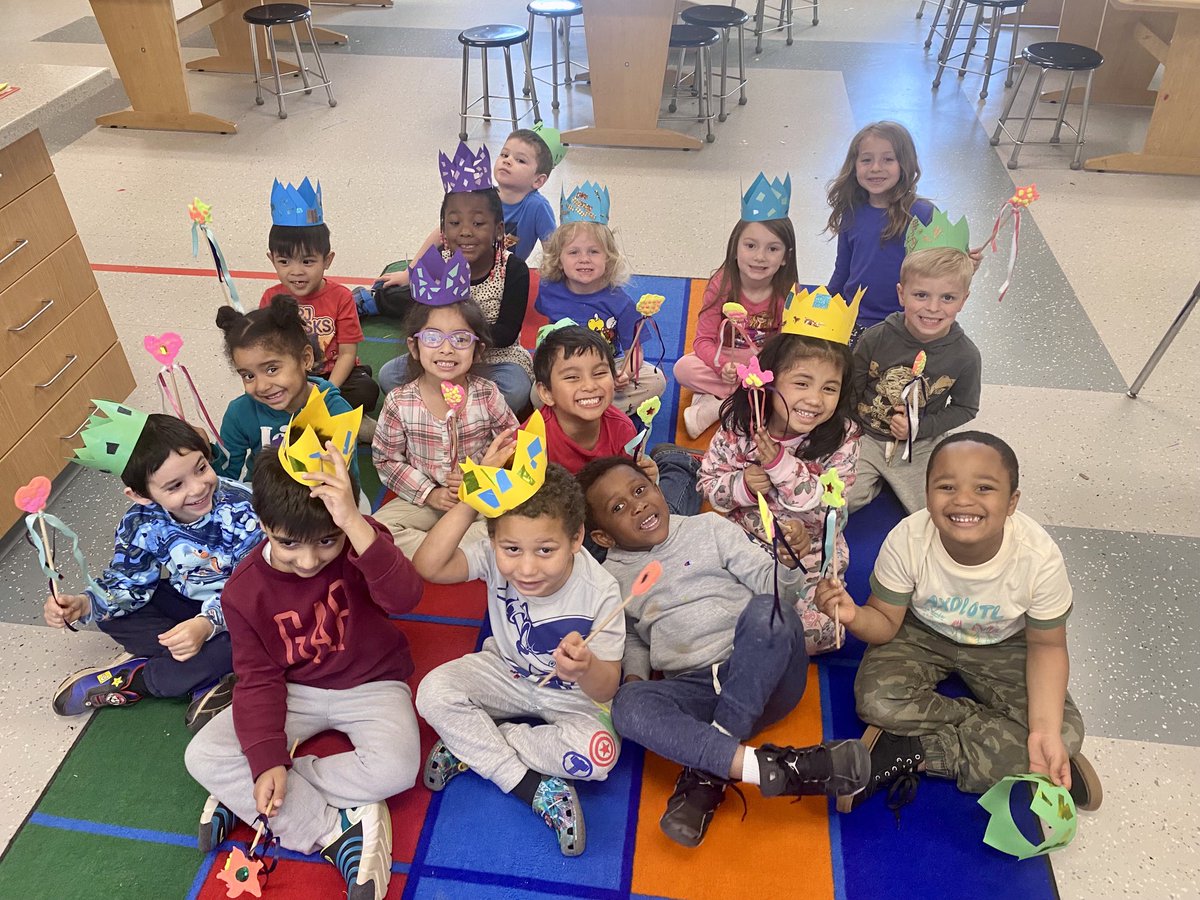 ArtmommaJohnson's tweet photo. Our PreK students felt like royalty after creating sparkling crowns and magic wands in Art Class to end our Fairytale unit.
#AACPSVisualArts
#AACPSAwesome
#GBParkAACPS https://t.co/uGMzLPyFeh