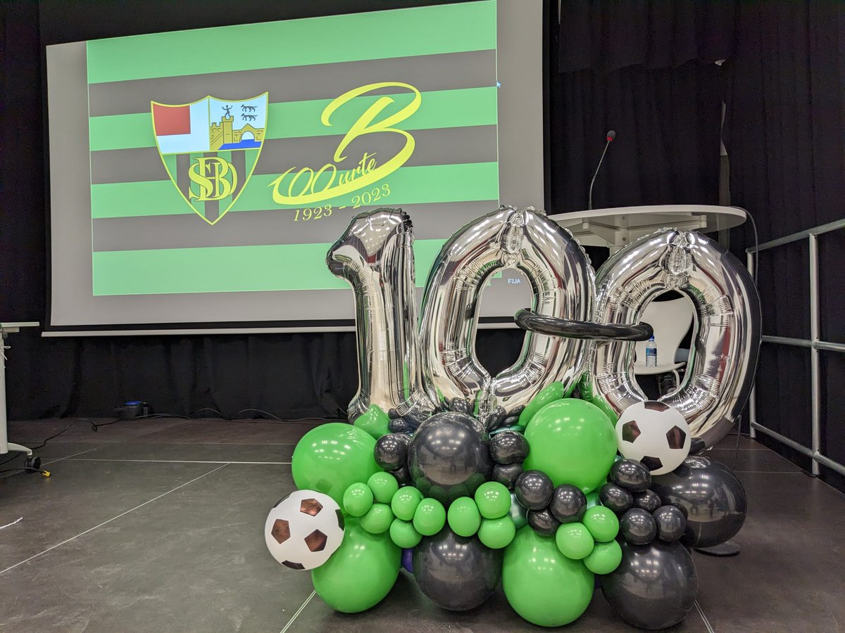 sdbasurto's tweet photo. La SD Basurto quiere agradecer por el acto de presentación del Centenario a:
-La Comisión del Centenario por su gran labor.
-@Velascotb por presentar el acto
-@AthleticClub,@fvfbff,@bilbao_udala por su apoyo 
-@CanteraDeportiv por su cobertura 
 -Y a todos los asistentes!! https://t.co/YEKF0tvLPa