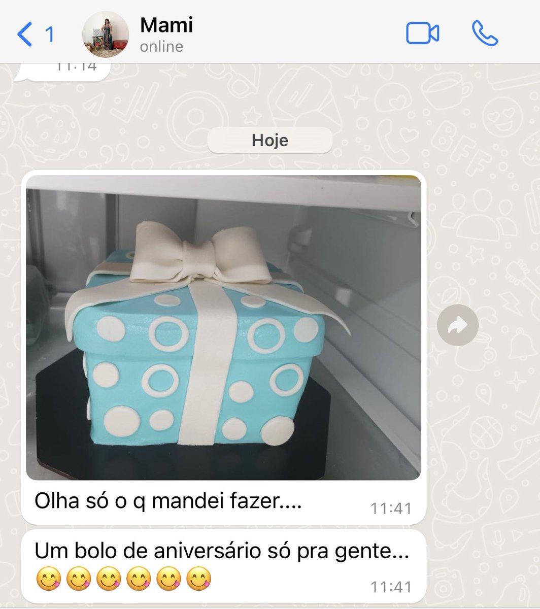 E minha mãe que encomendou um bolo de aniversário sendo que ninguém tá fazendo aniversário. HAHAHA Obviamente vou aparecer lá na casa dela para comer esse bolinho sem motivo algum. 🤣 E é isso… só se vive uma vez! Uma vida, uma chance! hahaha