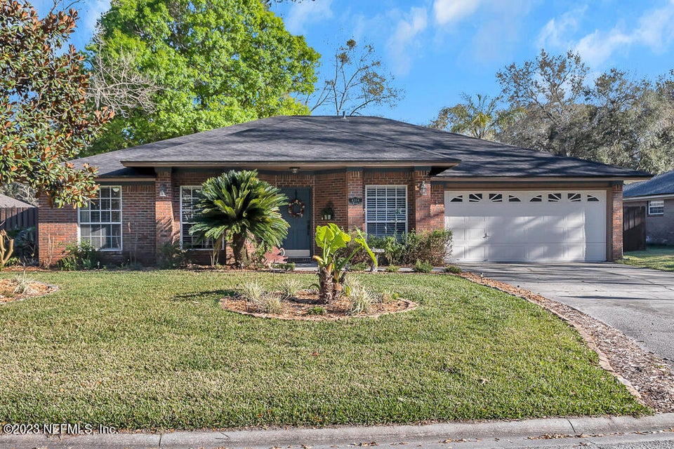 JulieTLee's tweet photo. Finally - open the door to a place you and your family will love to call home. #newhome #homesforsale  https://t.co/iPg4jH3src https://t.co/zuMRxMjHIE