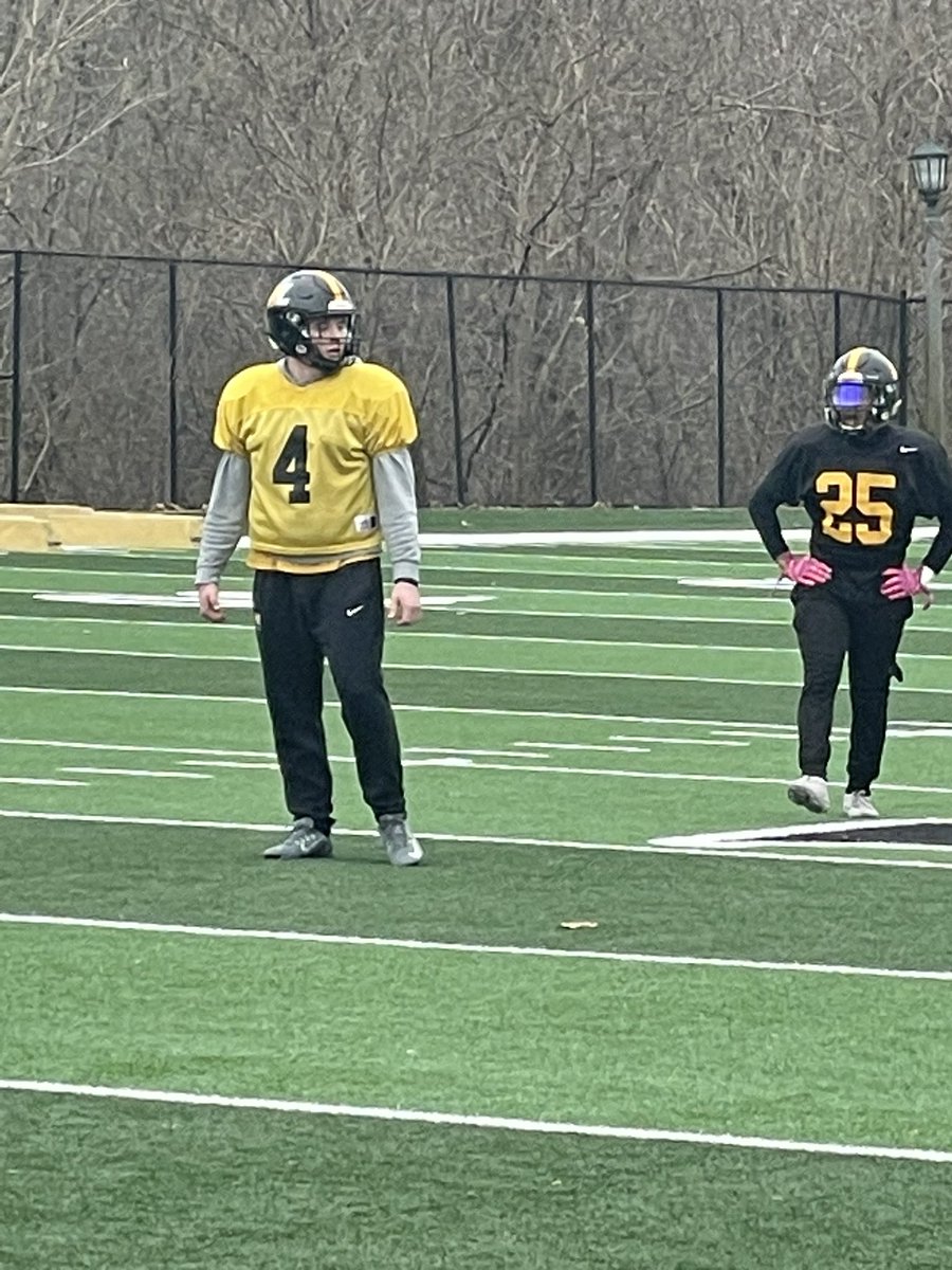 coachmonte91's tweet photo. Day 2 of spring practice https://t.co/KgvWb1CnPI