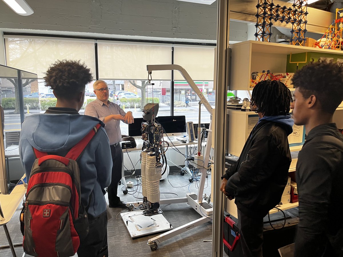 AcademiesInc's tweet photo. Our Philly Tech Gateway students recently toured @excitecenter where they gained hands-on experience by deconstructing computers and explored the facility’s innovative maker spaces and learned about emerging career fields. https://t.co/3hj4nSaRPJ