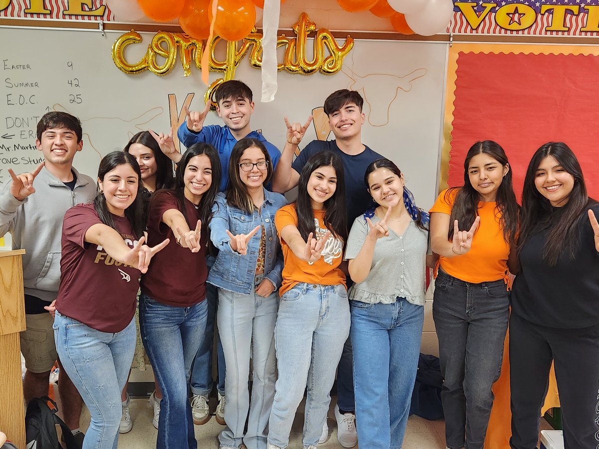 VeronicaMGaytan's tweet image. Celebrating our very own 40 Acres Scholar Award Recipient @karladaniiii, Karla Jimenez! Congratulations from the LFHS Student Council! 🧡🤘#fortyacresscholar #LFHS