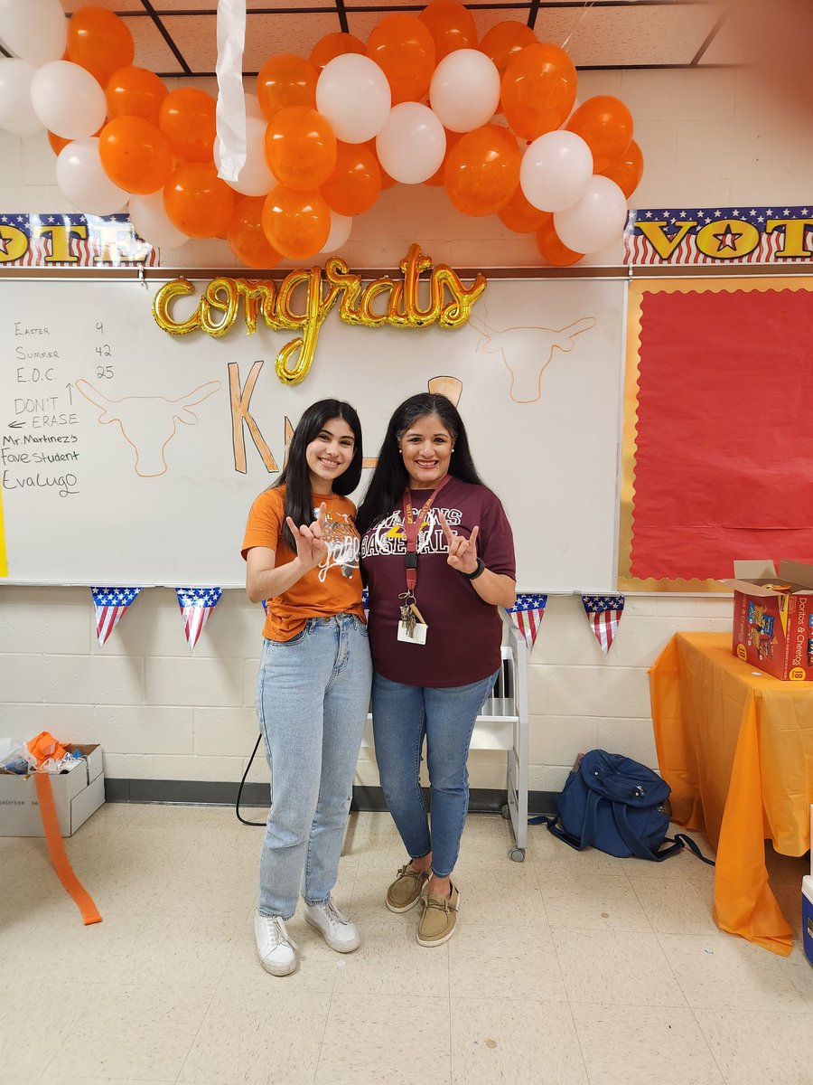 VeronicaMGaytan's tweet image. Celebrating our very own 40 Acres Scholar Award Recipient @karladaniiii, Karla Jimenez! Congratulations from the LFHS Student Council! 🧡🤘#fortyacresscholar #LFHS