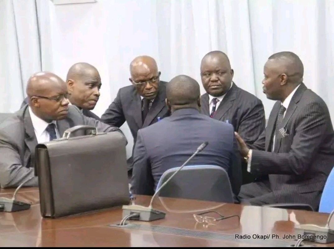 Le Docteur Excellence Monsieur le Ministre de L' économie <a href="/VitalKamerhe1/">Vital Kamerhe</a> dispense le cours de l' humilité aux politiciens congolais.
<a href="/CBagunda/">Christian Bagunda</a> <a href="/MichelMoto1/">Michel Moto Muhima</a> <a href="/kakesaOdon_un/">Dodoni</a> <a href="/sosta_biga/">SOSTA BIGA</a> @UncGrece <a href="/UNCMonParti/">UNC EUROPE COORDINATION</a> <a href="/uncsuede/">UNC-SUÈDE</a> <a href="/CBuhendwa/">Christian Buhendwa</a> <a href="/BojiAime/">Aimé BOJI SANGARA (MSc, BSc Honours)</a>  <a href="/MartinFayulu/">Martin Fayulu</a> <a href="/AntipasMbusaN/">Mbusa Nyamwisi</a>