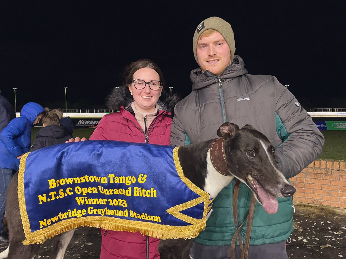bbdunne23's tweet photo. Absolutely over the moon!!! Have been trying to win this the past couple of years hitting the crossbar coming second with Pip. Ballyhimikin Jet will be proud of his daughter Lucky 🍀 she kept her best break for the final. 🏆🥇 https://t.co/P2CxAy1FOZ