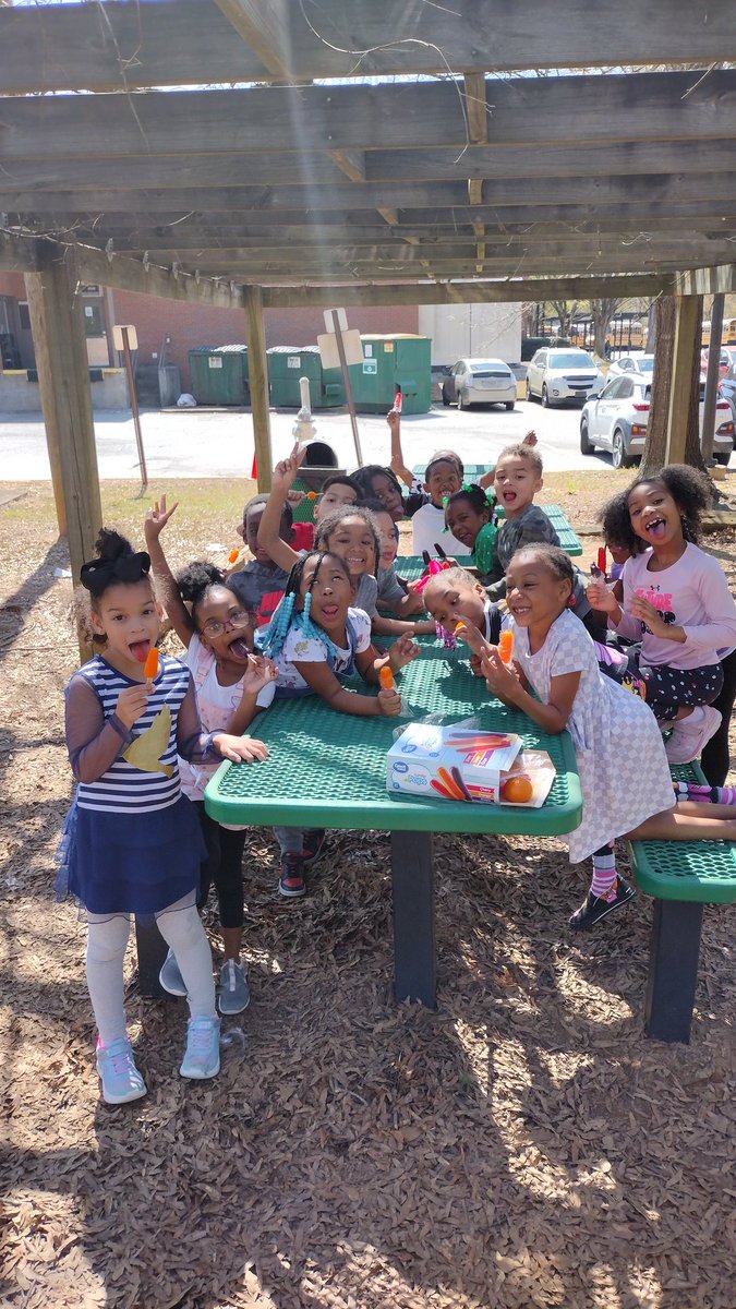 MsBrawnersClass's tweet photo. Spring has sprung! Let the warm sunshine and the popsicles begin! We love music, singing, and dancing... so of course, we had to add a little of our own flavor to the flavors! 🌼🤩 https://t.co/rvtKwKCIiS
