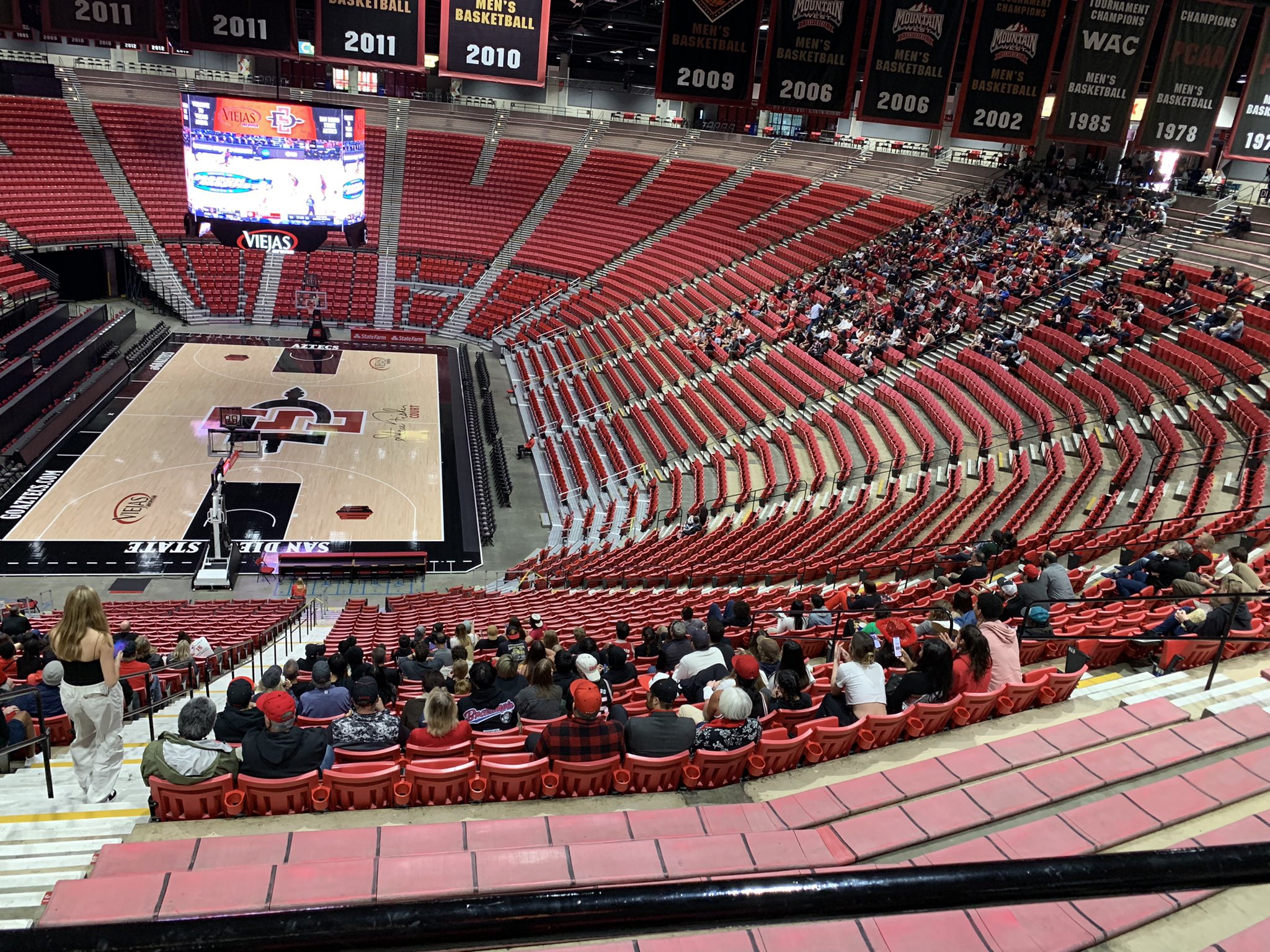 Introducir 93+ imagen viejas arena ticket office hours Abzlocal.mx