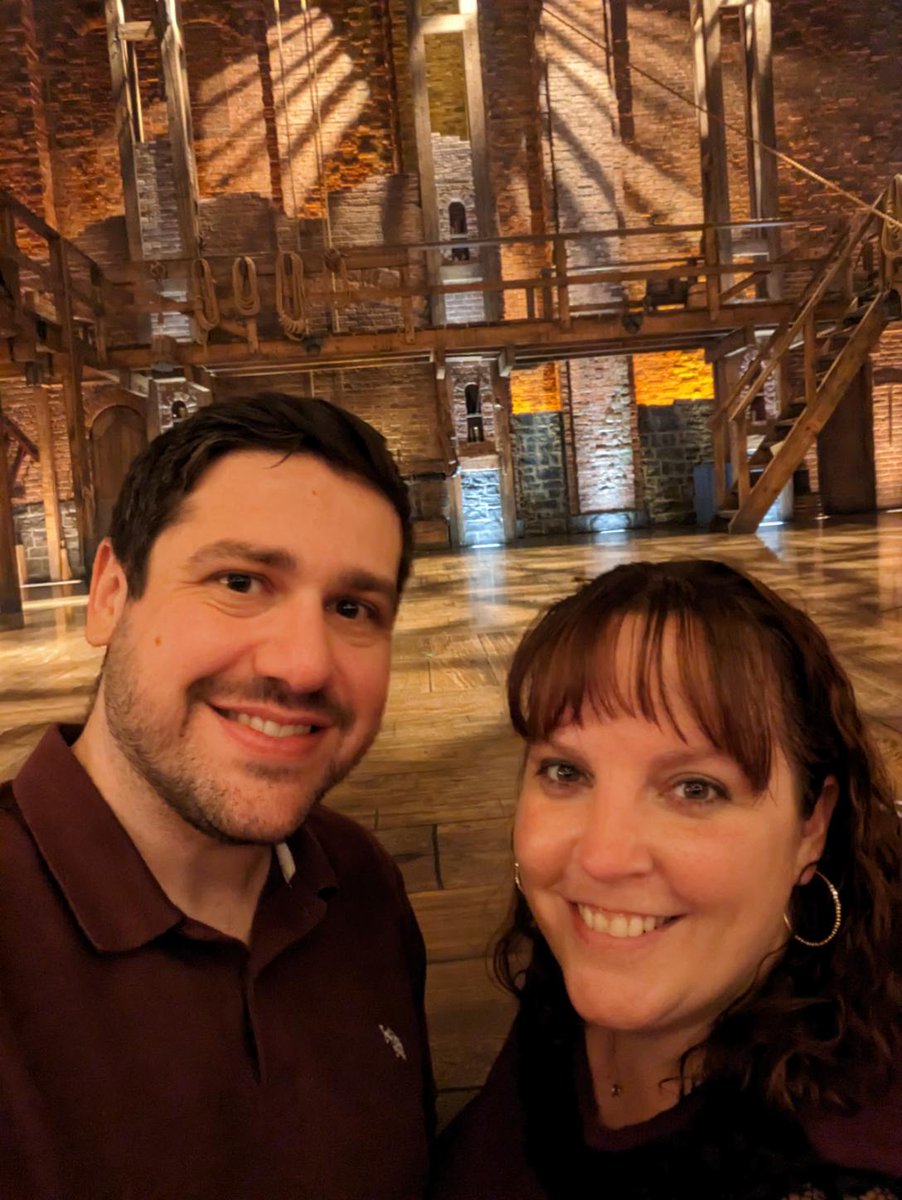 DirectionallyCT's tweet image. Front row at @HamiltonMusical tonight thanks to the lottery!! #Nyc #broadway #musicalnerd