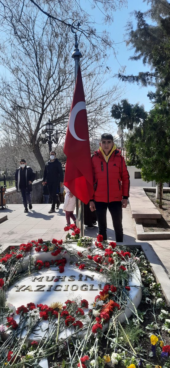 Vefatının 14. Yıl dönümünde saygıyla anıyoruz.
Ruhun şaad mekanın cennet olsun 
#25Mart2009 
#muhsinyazicioglu