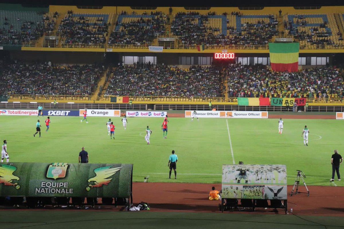 AttaherMossa's tweet photo. Mali 2 : 0 Gambie 
C’est avec un cœur plein de joie que j’ai assisté à la belle victoire des Aigles 🦅 du 🇲🇱 face à  la Gambie ce 24 mars au stade du 26 mars de Bko. Par cette victoire, les aigles sont 1er du groupe et sont à un pas d’obtenir leur qualif !
https://t.co/l7eTOINL8w https://t.co/3affIWsACf