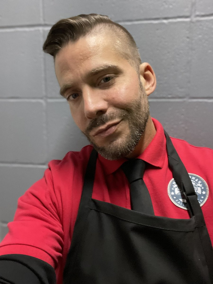 TheRealShreddZ's tweet photo. Serving your next cocktail πΈβ¦
#ShreddZ #actor #ProWrestler #bartender #film #tv https://t.co/1BOQLsIQmz