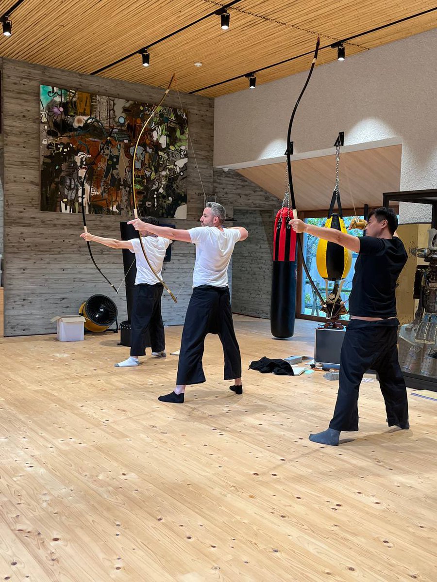 Learning Kyudo 弓道, the way of the bow. Learning how to shoot w 2+ meter