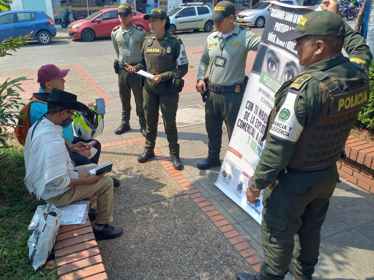 PoliciaCasanare's tweet photo. Policía Nacional de Infancia y Adolescencia realizan campaña de prevención del Abuso Sexual denominada semana en familia con armonía toda la vida en el municipio de #Yopal #DiosYPatria #JuntosPorLaNiñez https://t.co/I3GUfo8JLR
