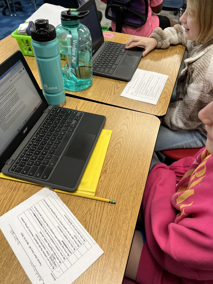 MsDuzich's tweet photo. 5th graders working collaboratively with their Writing partners to revise their fantasy stories.  @VaughnElemFISD #vaughnspringtraining https://t.co/05IxQikxBU