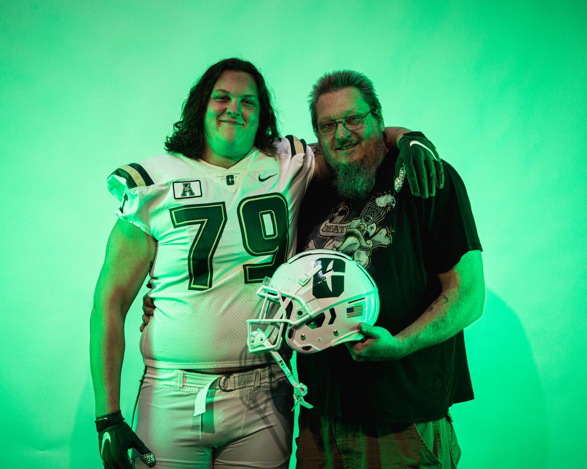 JasperParks54's tweet photo. After an amazing official visit I am honored to say that I am committed to UNC Charlotte!!! I wanna say thank you to everyone that has helped me on my journey. We can’t wait for this next chapter of our lives!!
@KyleDeVan68 @CoachMorookian @BiffPoggi @CharlotteFTBL https://t.co/I2TRWrJJ0q