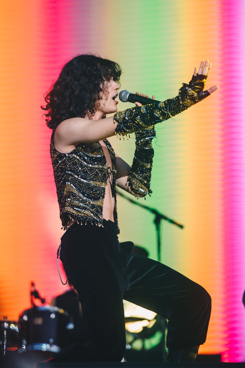 QUE PERFEIÇÃO! <a href="/ConanGray/">conan gray</a> entregou tudo no Palco Chevrolet! 🌹🌹🌹