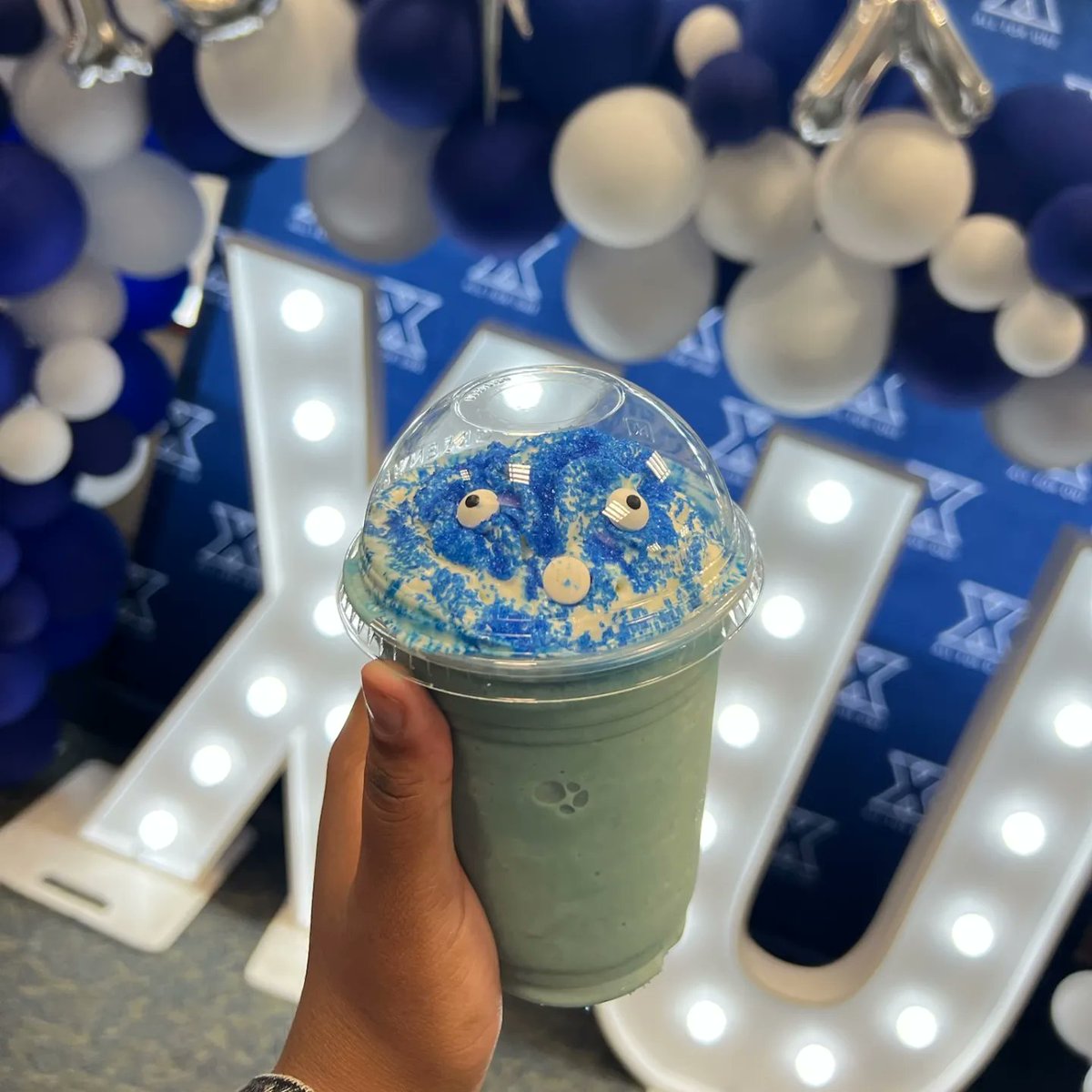 xavierdining's tweet photo. Xavier Dining showing our Xavier spirit. #Xavier #LetsGoX #MarchMadness #ChartwellsHigherEd https://t.co/fH3C88mRJ7