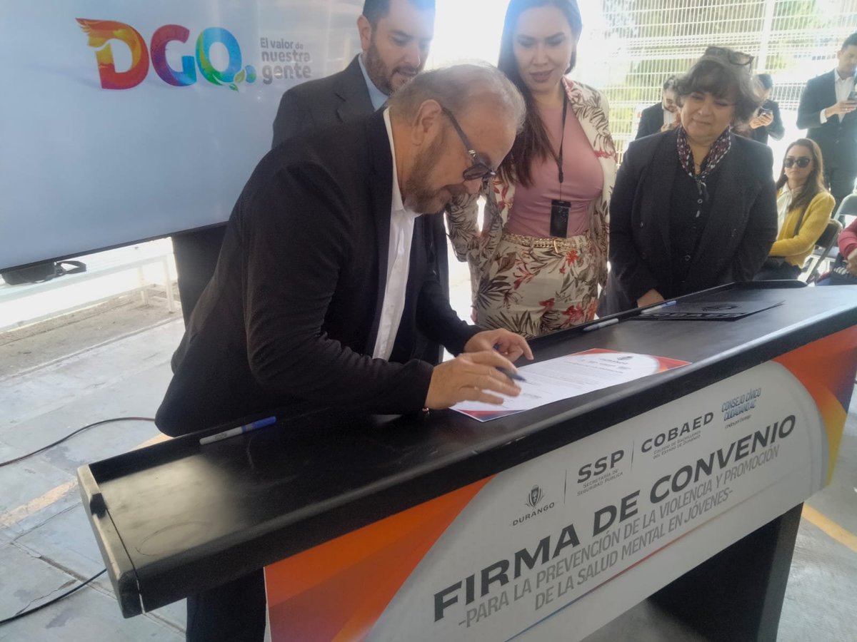 soterosoto's tweet image. El Ing. SoteroSoto, Pdte. del #ConsejoCívicoCiudadanoAC  firma #ConveniodeColaboración con Subsecretaria, la @sspdgo y el @COBAEDoficial para implemantar estrategias en materia de prevención y promoción de la salud mental. #Enhorabuena @Victorablanco @Luis_TV10 @xhunes @IGAL8A