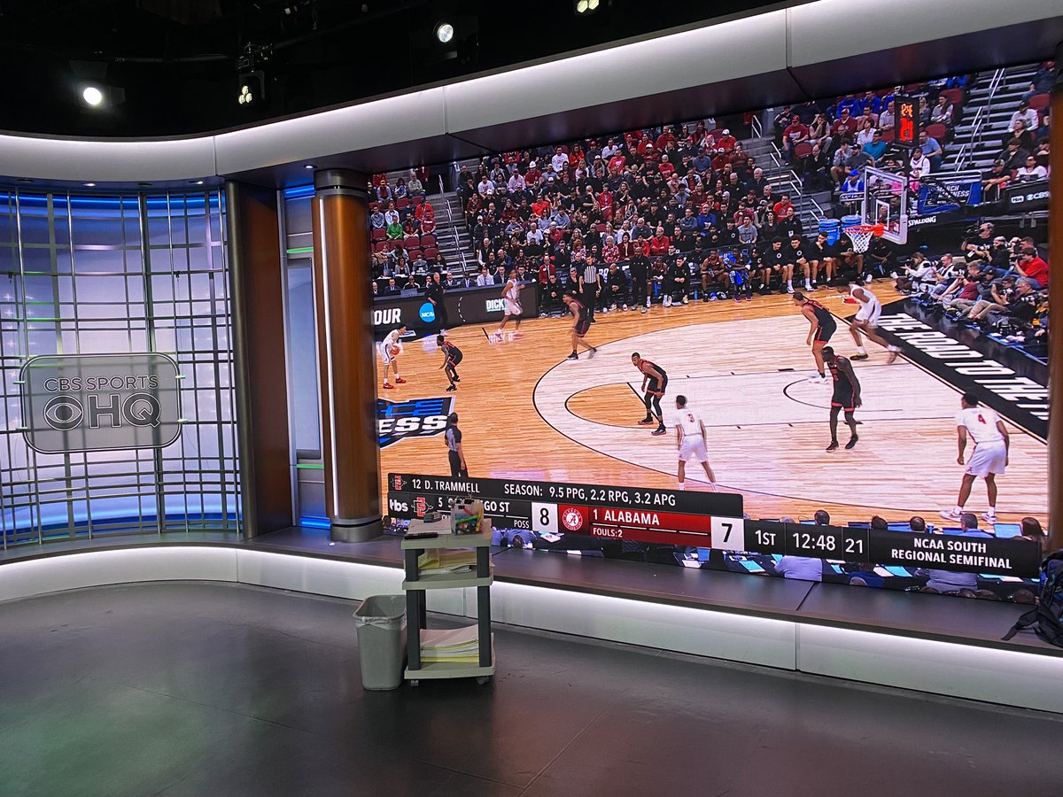 MattNorlander's tweet image. As you watch the games, you can tap in on your CBS Sports app and watch our studio coverage at @CBSSportsHQ all night. Halftimes, postgames, huge highlight packages, all of it. 

@GaryParrishCBS and I will pod late tonight.