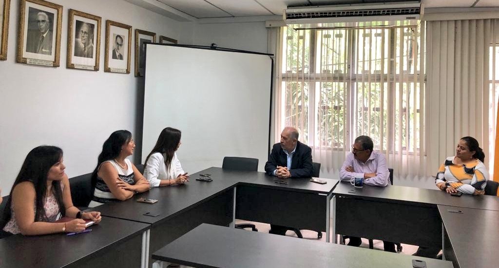 Junto al economista René Aguilar, Decano de la Facultad de Ciencias Económicas de la @UdeGuayaquil dialogamos sobre el #EstadoAbierto y la participación como eje de la construcción de las políticas públicas.
Con la Academia recuperaremos el debate social desde el #CPCCS.