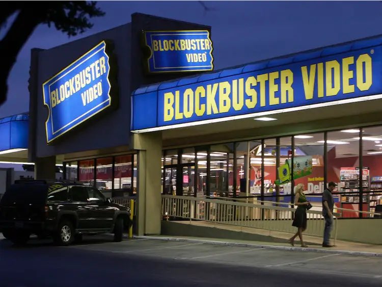 strathiefilm's tweet image. It’s Friday night, we’re in #BlockbusterVideo, we don’t know what we’re renting until we look. And we might get a second one for Saturday night too… 

What are we getting? 

I’m going for #TheMummy and #DeepImpact 📼