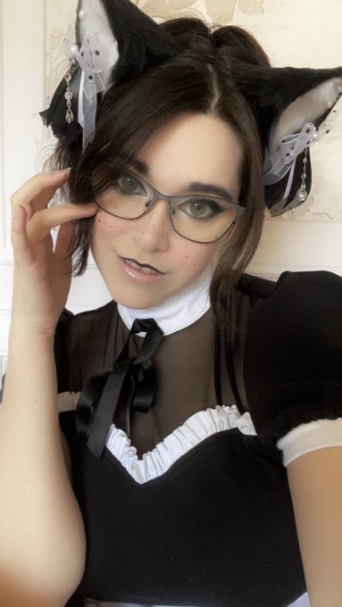 Photoshoot day! 🥰 https://t.co/UFnQhHuL0R